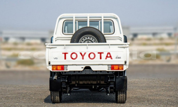 Buy Used Toyota Land Cruiser White Car in Monrovia in Montserrado County Buy Used Toyota Land Cruiser White Car in Monrovia in Montserrado County