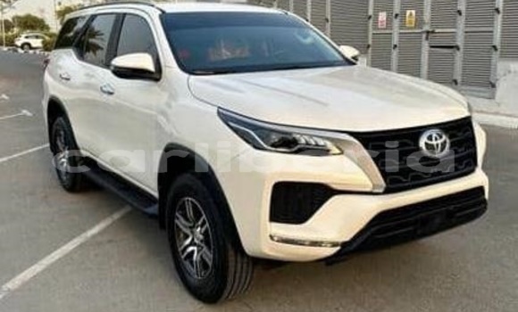 Buy Used Toyota Fortuner White Car in Monrovia in Montserrado County