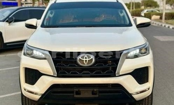 Acheter Occasion Voiture Toyota Fortuner Blanc à Monrovia, Comté de Montserrado Acheter Occasion Voiture Toyota Fortuner Blanc à Monrovia, Comté de Montserrado