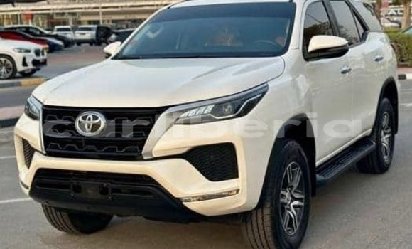 Acheter Occasion Voiture Toyota Fortuner Blanc à Monrovia, Comté de Montserrado Acheter Occasion Voiture Toyota Fortuner Blanc à Monrovia, Comté de Montserrado
