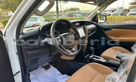 Acheter Occasion Voiture Toyota Fortuner Blanc à Monrovia, Comté de Montserrado Acheter Occasion Voiture Toyota Fortuner Blanc à Monrovia, Comté de Montserrado