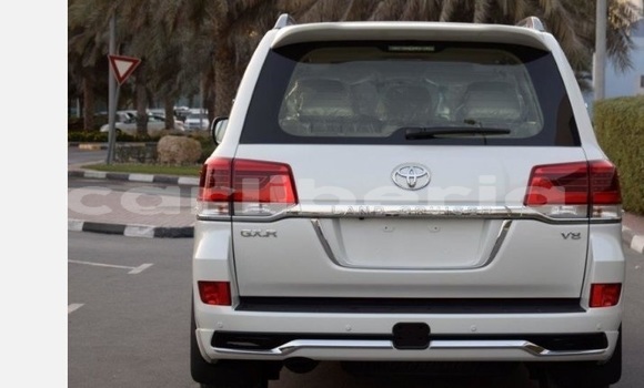 Acheter Occasion Voiture Toyota Land Cruiser Blanc à Monrovia, Comté de Montserrado Acheter Occasion Voiture Toyota Land Cruiser Blanc à Monrovia, Comté de Montserrado