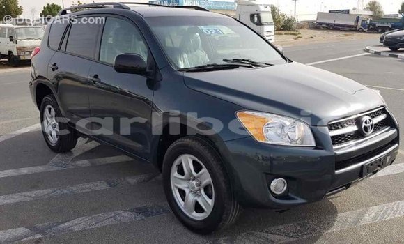 Buy Import Toyota HiAce Green Truck in Import - Dubai in Bomi County Buy Import Toyota HiAce Green Truck in Import - Dubai in Bomi County