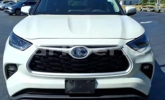 Buy Used Toyota Highlander White Car in Monrovia in Montserrado County