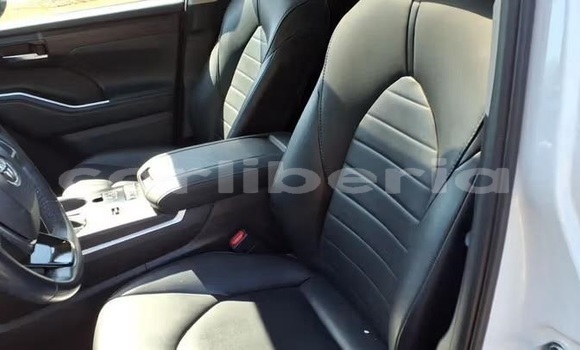 Acheter Occasion Voiture Toyota Highlander Blanc à Monrovia, Comté de Montserrado Acheter Occasion Voiture Toyota Highlander Blanc à Monrovia, Comté de Montserrado