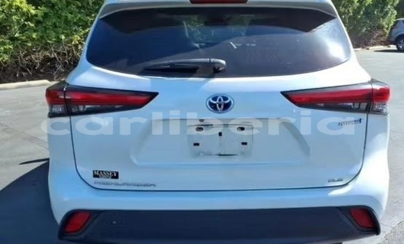 Acheter Occasion Voiture Toyota Highlander Blanc à Monrovia, Comté de Montserrado Acheter Occasion Voiture Toyota Highlander Blanc à Monrovia, Comté de Montserrado