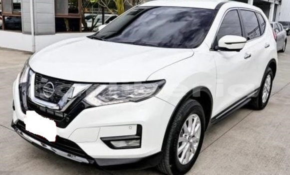 Buy Used Nissan X–Trail White Car in Monrovia in Montserrado County