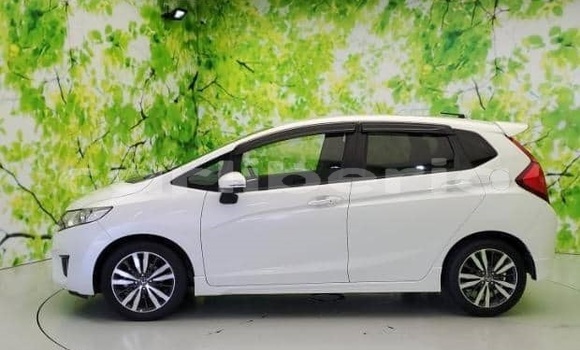 Acheter Occasion Voiture Honda FIT Blanc à Monrovia, Comté de Montserrado Acheter Occasion Voiture Honda FIT Blanc à Monrovia, Comté de Montserrado