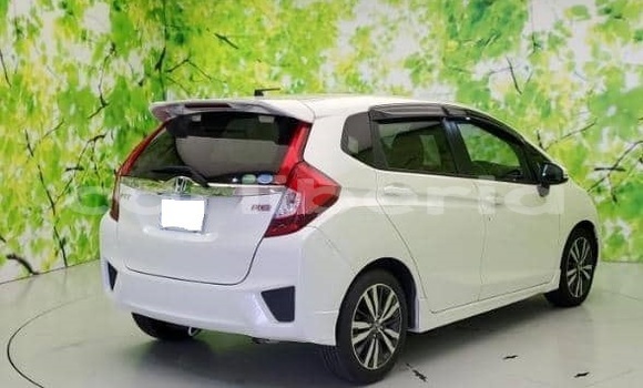 Acheter Occasion Voiture Honda FIT Blanc à Monrovia, Comté de Montserrado Acheter Occasion Voiture Honda FIT Blanc à Monrovia, Comté de Montserrado