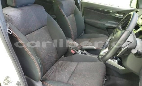Acheter Occasion Voiture Honda FIT Blanc à Monrovia, Comté de Montserrado Acheter Occasion Voiture Honda FIT Blanc à Monrovia, Comté de Montserrado