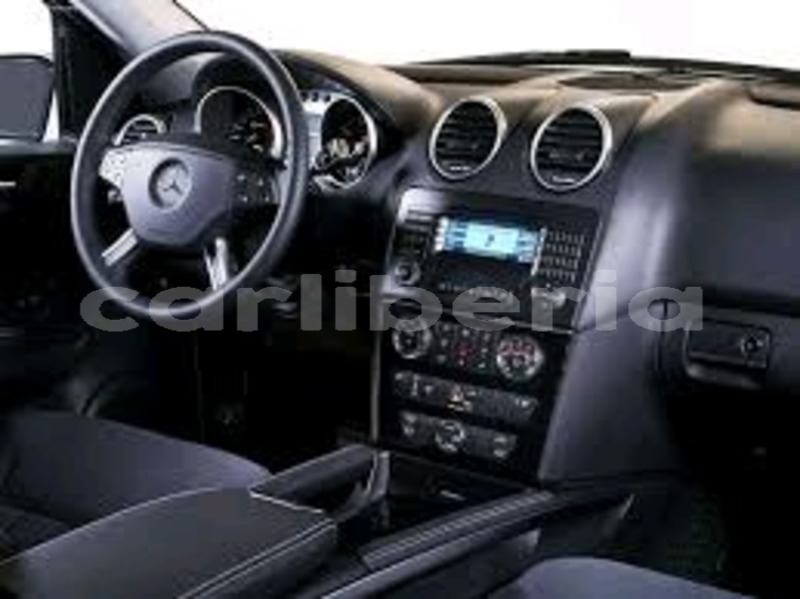 Big with watermark mercedes viano montserrado county monrovia 5184