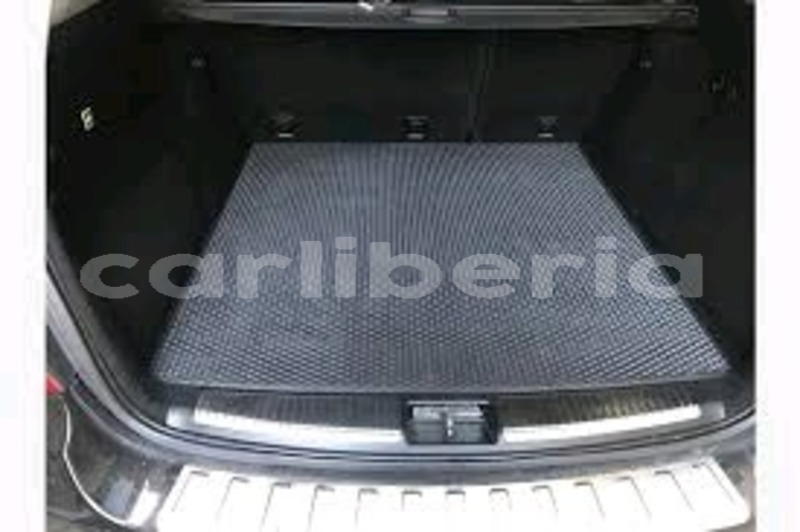Big with watermark mercedes viano montserrado county monrovia 5184