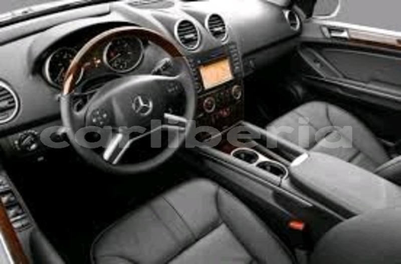 Big with watermark mercedes viano montserrado county monrovia 5184