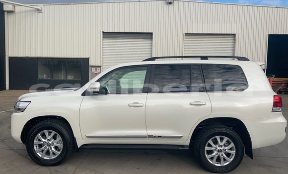 Buy Used Toyota Land Cruiser White Car in Monrovia in Montserrado County Buy Used Toyota Land Cruiser White Car in Monrovia in Montserrado County