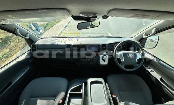 Buy Used Toyota Hiace White Car in Monrovia in Montserrado County Buy Used Toyota Hiace White Car in Monrovia in Montserrado County