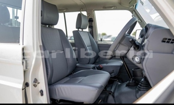 Buy Used Toyota Land Cruiser White Car in Monrovia in Montserrado County Buy Used Toyota Land Cruiser White Car in Monrovia in Montserrado County