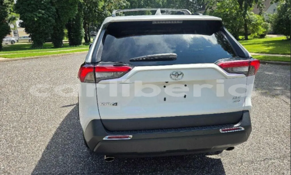 Buy Used Toyota RAV4 White Car in Cestos City in River Cess County Buy Used Toyota RAV4 White Car in Cestos City in River Cess County