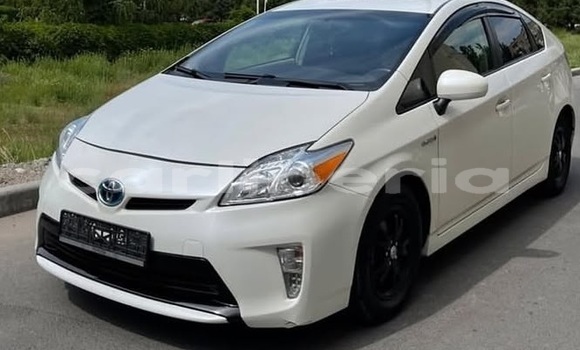 Buy Used Toyota Prius White Car in Monrovia in Montserrado County Buy Used Toyota Prius White Car in Monrovia in Montserrado County