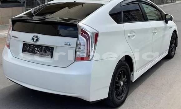 Buy Used Toyota Prius White Car in Monrovia in Montserrado County Buy Used Toyota Prius White Car in Monrovia in Montserrado County