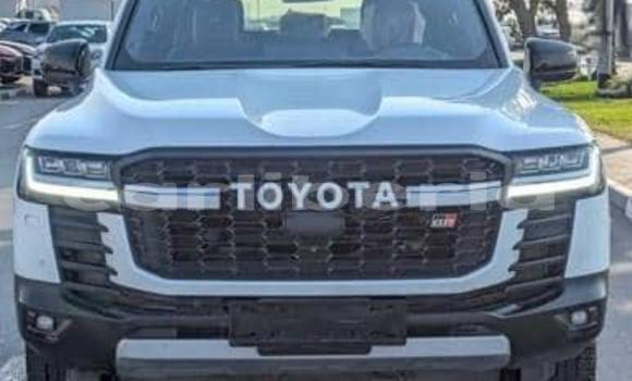 Buy Used Toyota Land Cruiser White Car in Monrovia in Montserrado County Buy Used Toyota Land Cruiser White Car in Monrovia in Montserrado County