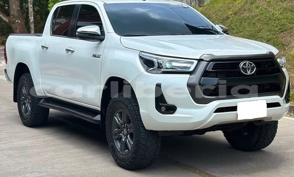Buy Used Toyota Hilux White Car in Monrovia in Montserrado County Buy Used Toyota Hilux White Car in Monrovia in Montserrado County