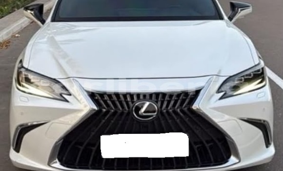 Buy Used Lexus ES White Car in Monrovia in Montserrado County Buy Used Lexus ES White Car in Monrovia in Montserrado County