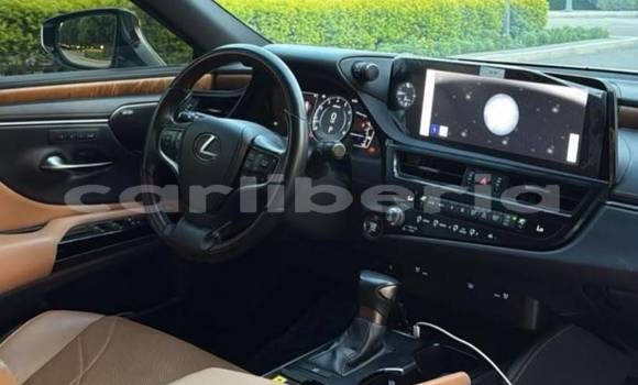 Buy Used Lexus ES White Car in Monrovia in Montserrado County Buy Used Lexus ES White Car in Monrovia in Montserrado County
