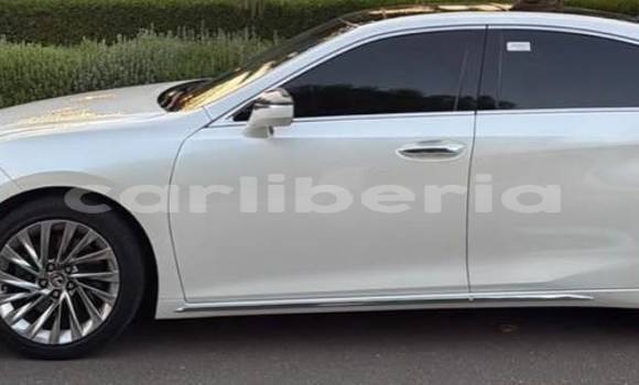 Buy Used Lexus ES White Car in Monrovia in Montserrado County Buy Used Lexus ES White Car in Monrovia in Montserrado County