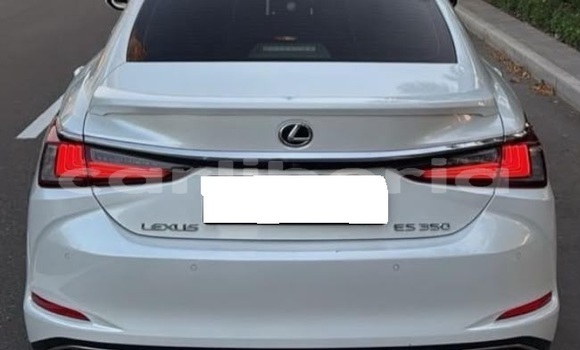 Buy Used Lexus ES White Car in Monrovia in Montserrado County Buy Used Lexus ES White Car in Monrovia in Montserrado County