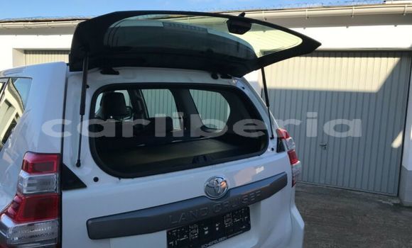 Buy Used Toyota Land Cruiser White Car in Monrovia in Montserrado County Buy Used Toyota Land Cruiser White Car in Monrovia in Montserrado County