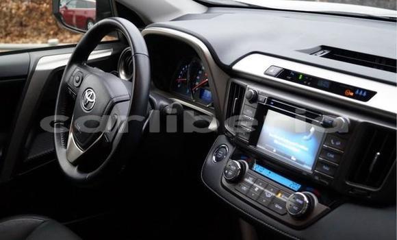 Acheter Occasion Voiture Toyota RAV4 Blanc à Monrovia, Comté de Montserrado Acheter Occasion Voiture Toyota RAV4 Blanc à Monrovia, Comté de Montserrado