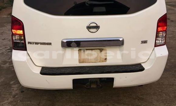 Buy Used Nissan Pathfinder White Car in Monrovia in Montserrado County Buy Used Nissan Pathfinder White Car in Monrovia in Montserrado County