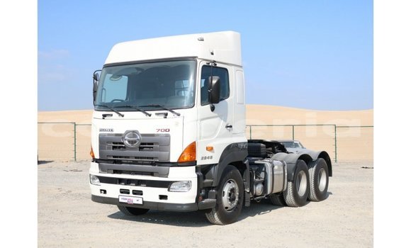 Buy Import Hino 300 Series White Truck in Import - Dubai in Bomi County