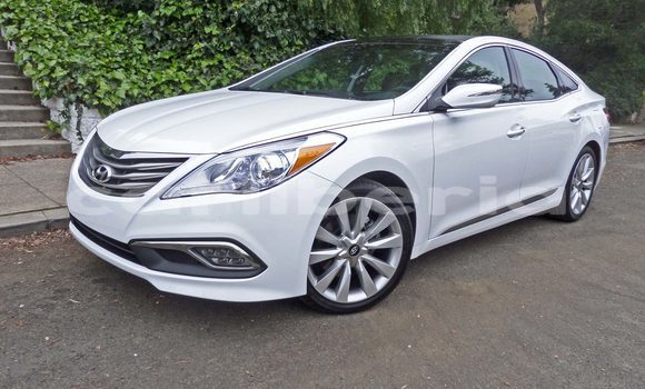 Buy Used Hyundai Sonata White Car in Barclayville in Grand Kru County Buy Used Hyundai Sonata White Car in Barclayville in Grand Kru County