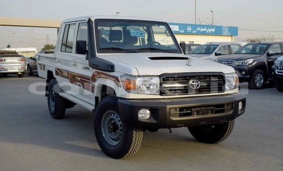 Acheter Import Voiture Toyota Land Cruiser Blanc à Import - Dubai, Comté de Bomi Acheter Import Voiture Toyota Land Cruiser Blanc à Import - Dubai, Comté de Bomi