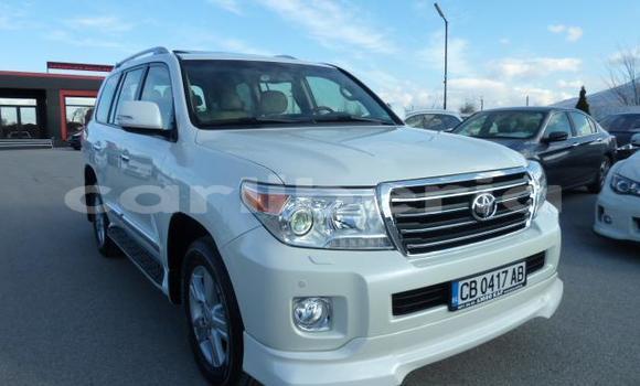 Buy Used Toyota Land Cruiser Prado White Car in Barclayville in Grand Kru County Buy Used Toyota Land Cruiser Prado White Car in Barclayville in Grand Kru County
