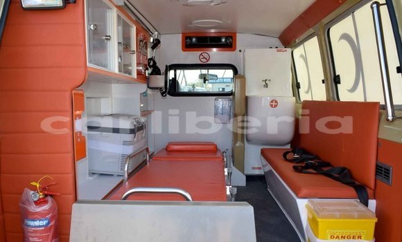 Acheter Neuf Voiture Toyota Land Cruiser Beige à Barclayville, Grand Kru County Acheter Neuf Voiture Toyota Land Cruiser Beige à Barclayville, Grand Kru County