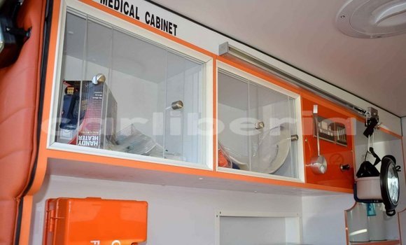 Acheter Neuf Voiture Toyota Land Cruiser Beige à Barclayville, Grand Kru County Acheter Neuf Voiture Toyota Land Cruiser Beige à Barclayville, Grand Kru County