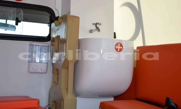 Acheter Neuf Voiture Toyota Land Cruiser Beige à Barclayville, Grand Kru County Acheter Neuf Voiture Toyota Land Cruiser Beige à Barclayville, Grand Kru County