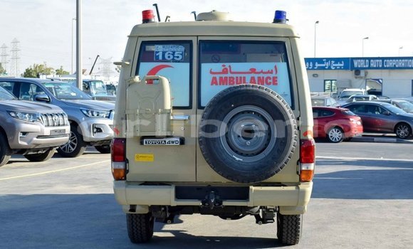 Acheter Neuf Voiture Toyota Land Cruiser Beige à Barclayville, Grand Kru County Acheter Neuf Voiture Toyota Land Cruiser Beige à Barclayville, Grand Kru County