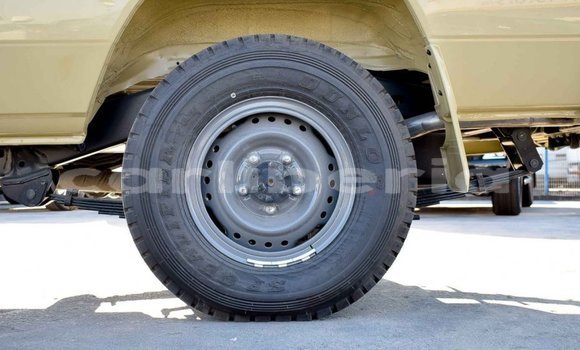 Acheter Neuf Voiture Toyota Land Cruiser Beige à Barclayville, Grand Kru County Acheter Neuf Voiture Toyota Land Cruiser Beige à Barclayville, Grand Kru County